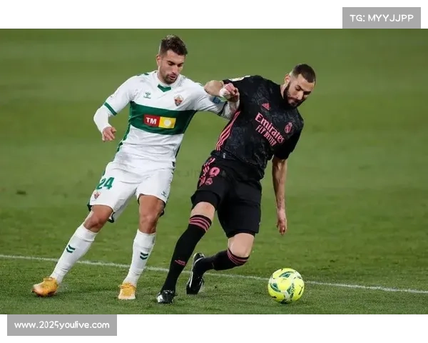 埃尔切利用定位球先拔头筹,费巴斯禁区左角推射破门 埃尔切利用定位球先拔头筹,费巴斯禁区左角推射破门