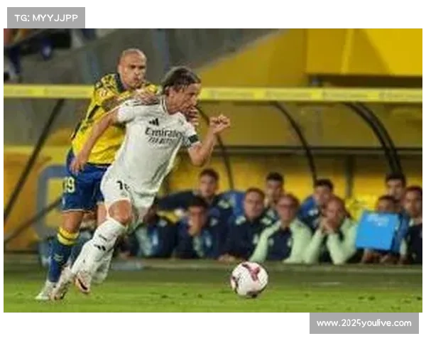 维尼修斯破105天球荒后亲吻队徽,皇马边锋用世界波回击主场嘘声 维尼修斯破105天球荒后亲吻队徽,皇马边锋用世界波回击主场嘘声